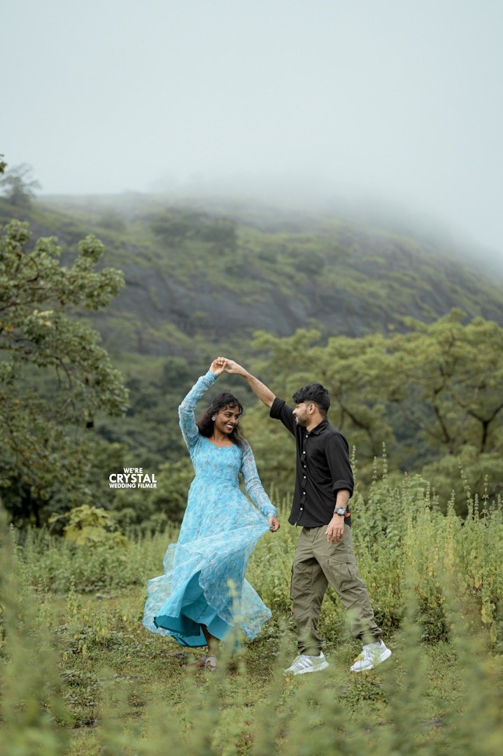 Couple photographed in a green outdoor setting